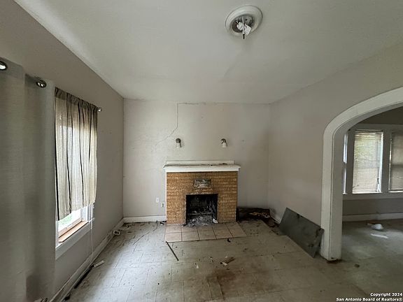 5th image of 839 E HIGHLAND BLVD