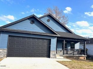 1506 Sophia St, Carthage, MO 64836