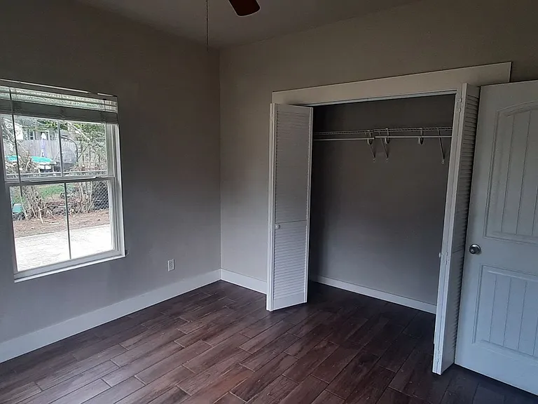 312 W Indiana St — Photo 6