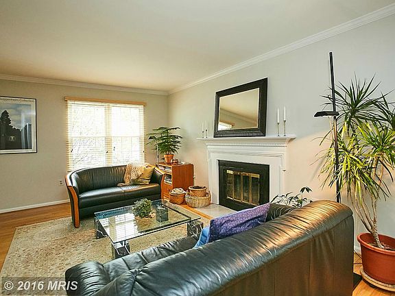 5th image of 10032 Park Woods Ln