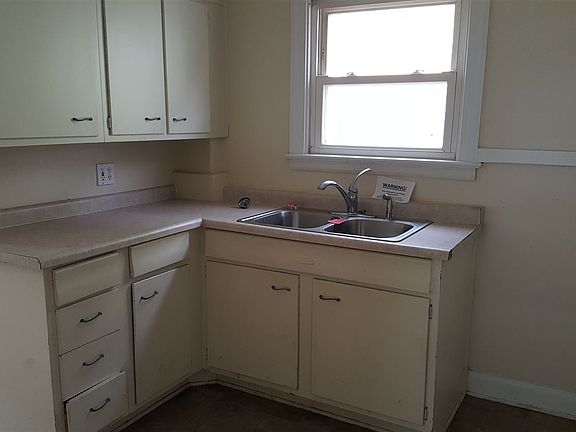 Kitchen with nook