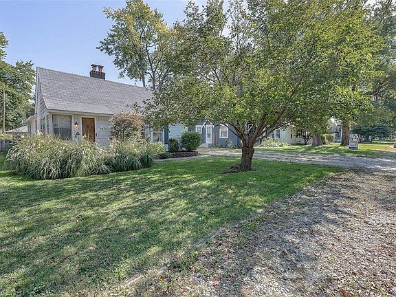 4th image of 5865 Rosslyn Ave