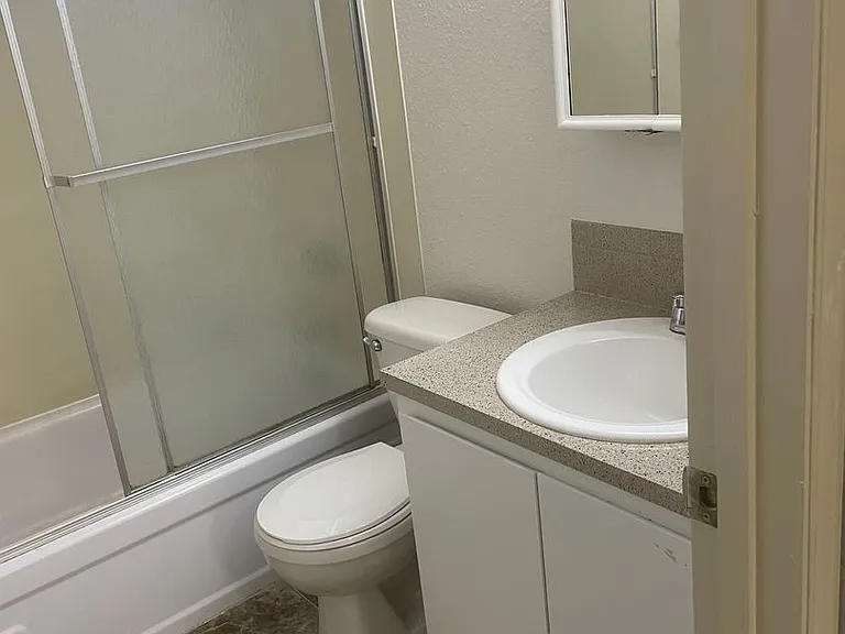 Foster Firs Apartments — Photo 1