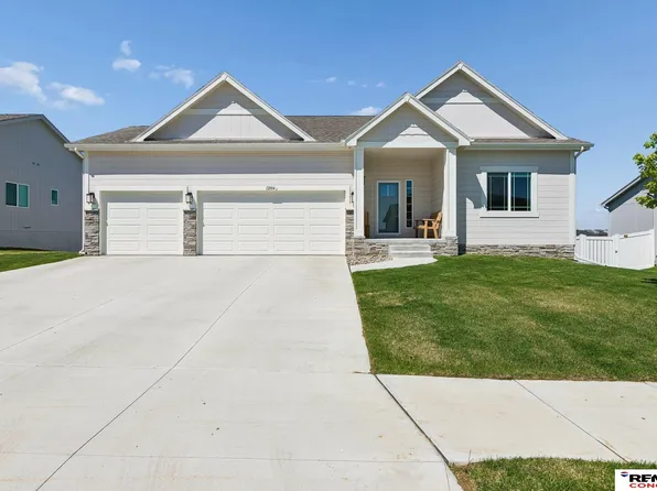 12104 S 107th Ave, Papillion, NE 68046