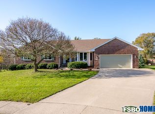7016 High Point Cir, Johnston, IA 50131