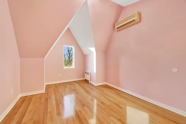 Sold by Alina Levina, LREB | media 6