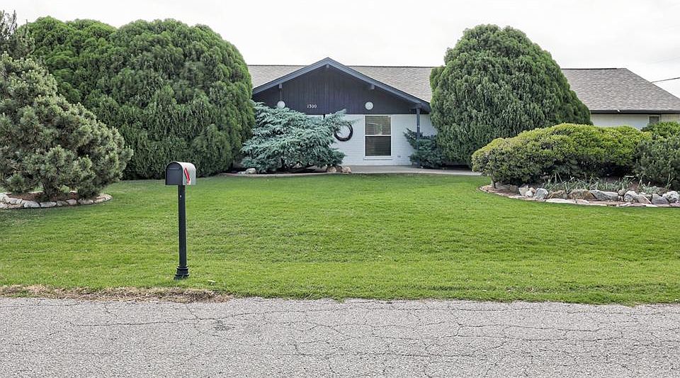 1st image of 1300 N Greenway Dr