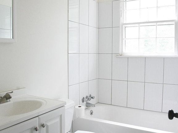 5th image of 2617 Woodyhill Dr #A