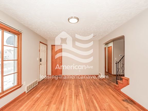1415601_002_living_room_2.jpg