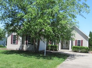 802 E Grand Ave, Saint Joseph, IL