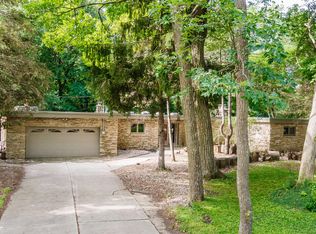 13815 W Robin Trl, New Berlin, WI 53151