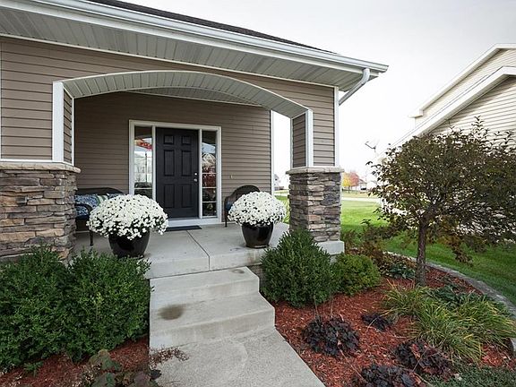 2nd image of 640 SE Carefree Ln