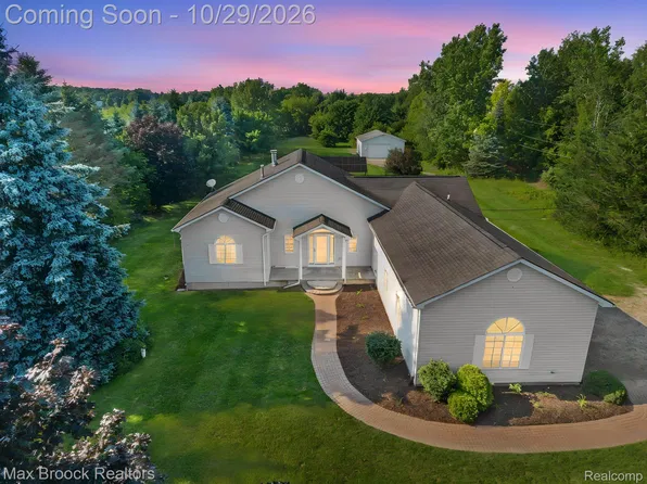 2165 Oakwood Rd, Ortonville, MI 48462