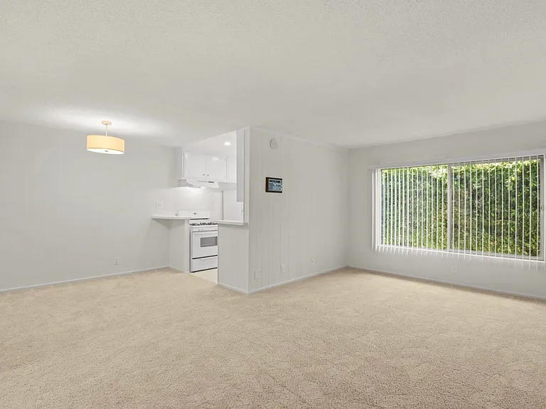 1226 McClellan Dr #12 — Photo 4