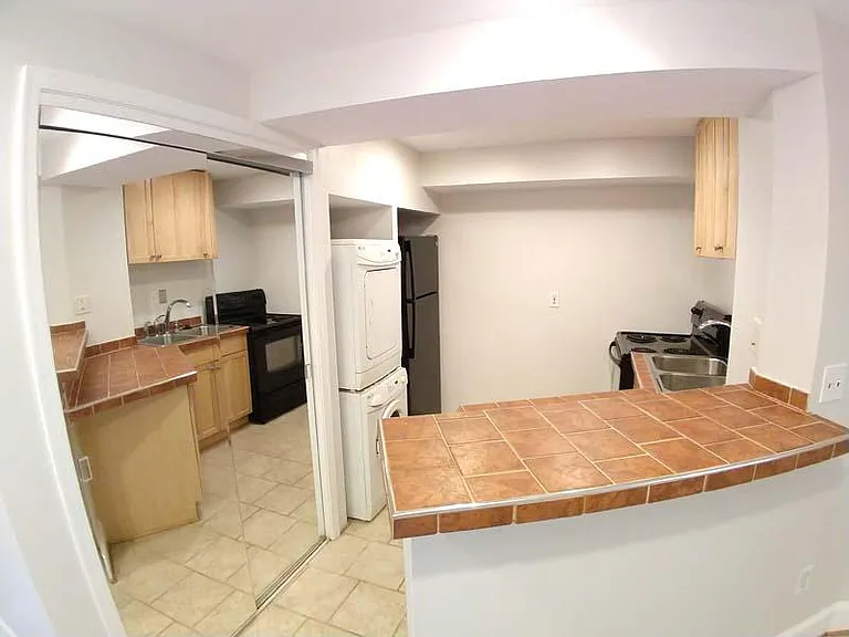 1102 D St SE #B — Photo 14
