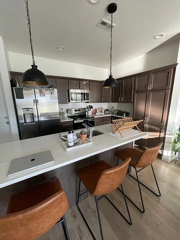 Modern Townhome For Rent — Photo 3
