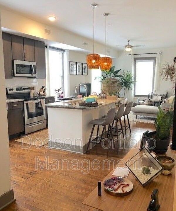 1st image of 300 E Grace St Unit 203