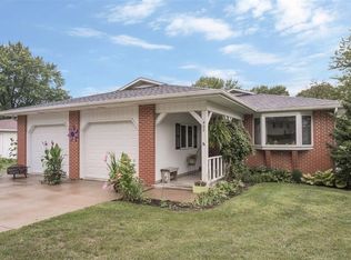 402 4th Ave, Clarence, IA 52216