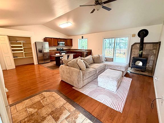 5th image of 2610 Torba St