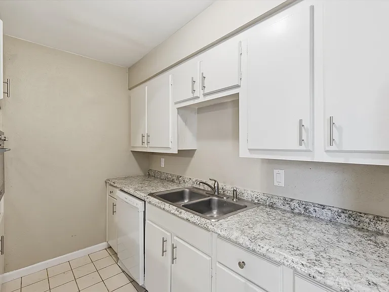 1910 W Sanford St #A — Photo 24