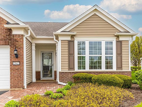 3rd image of 2942 Ravinia Cir