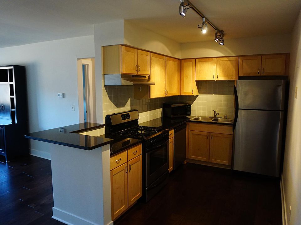 Open Kitchen to Living Space