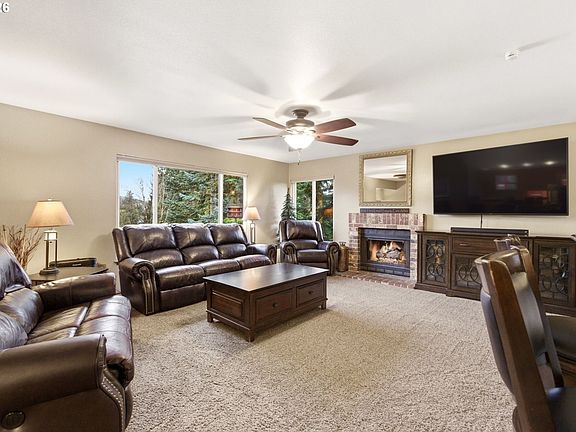4th image of 17395 SE Wiles Ct