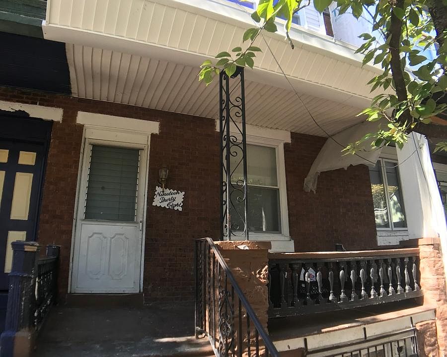 1st image of 1938 N Myrtlewood St
