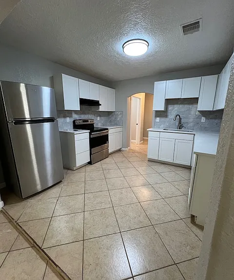1205 W Wrenway Ave — Photo 4