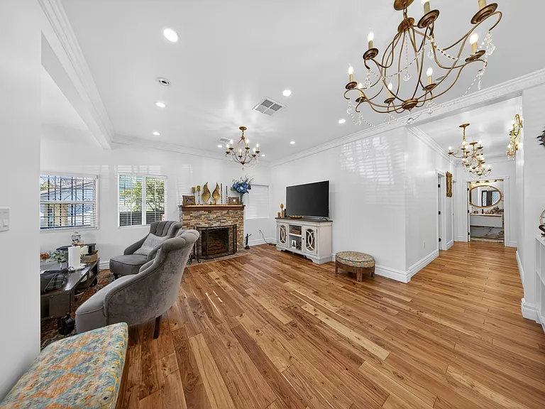 327 Vine St — Photo 11