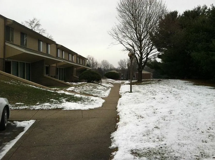 Riverbluff Apartments — Photo 3