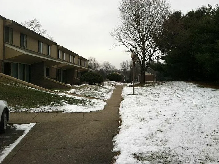 Riverbluff Apartments — Photo 3