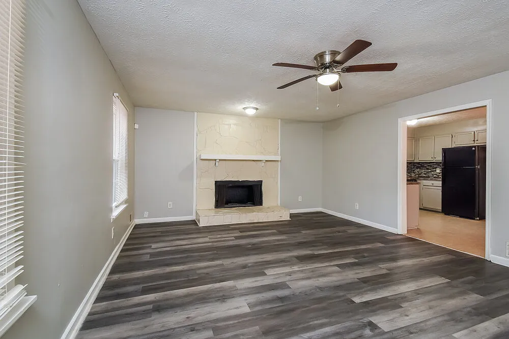 3 bed, 2.0 bath, 1456 sqft, $1,785 — Photo 4