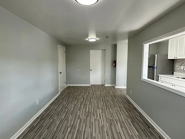 Somerset Apartments — Photo 3