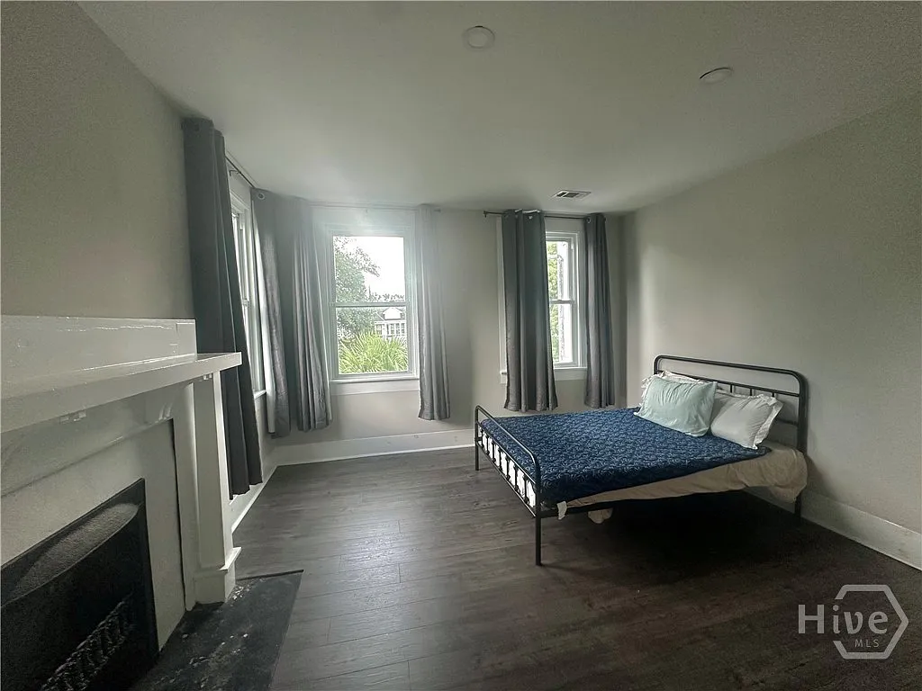 3 bed, 2.0 bath, 1978 sqft, $2,500 — Photo 3