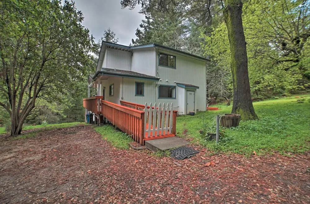 Building Photo - 16885 Laurel Rd