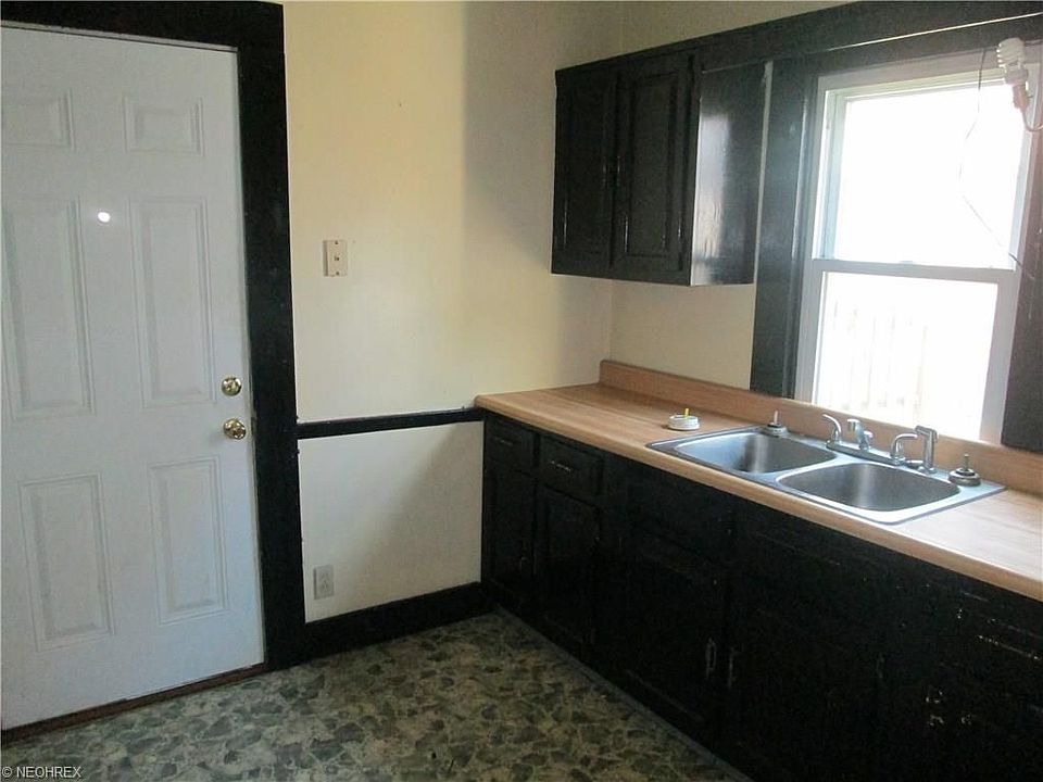 2nd image of 175 Charles Ave NE