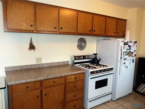 5th image of 921 Gustin Ave