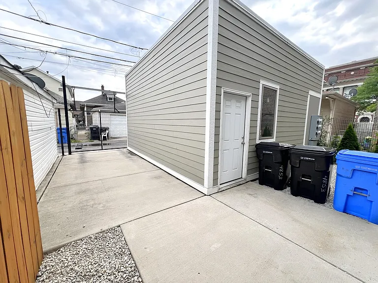 4853 W Nelson St #G — Photo 12