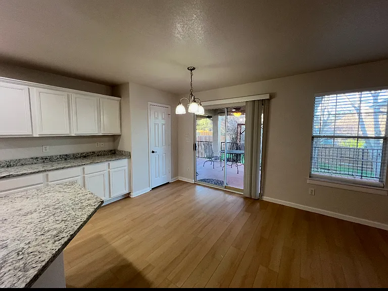 4527 Willow Tree — Photo 3