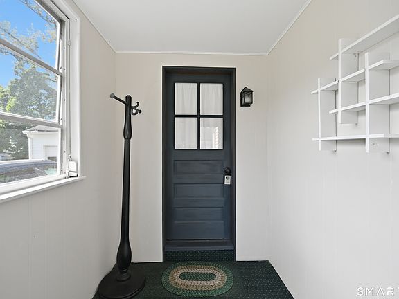 4th image of 25 Maple Avenue