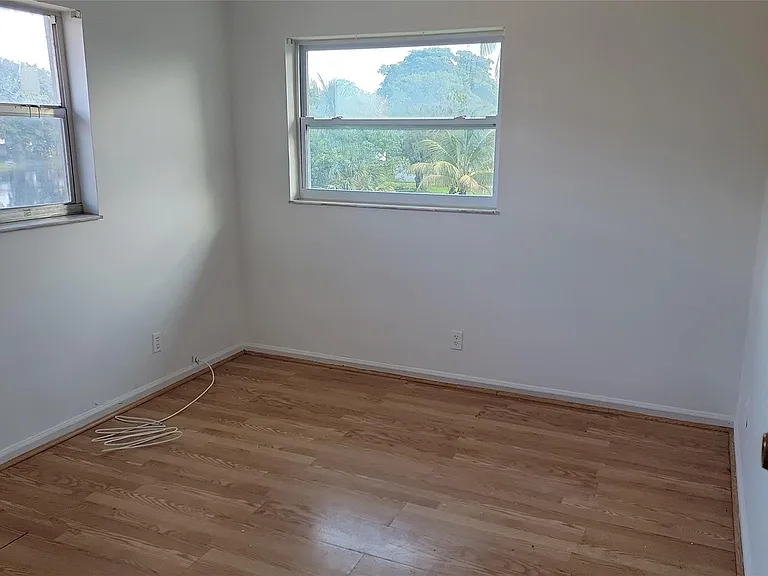 609 SW 79th Ter — Photo 11