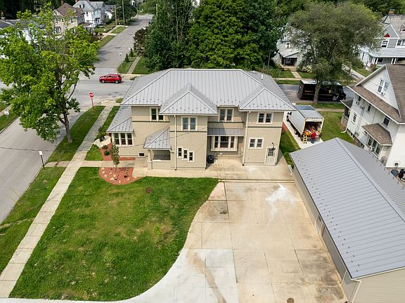 2nd image of 105 E Paradise St