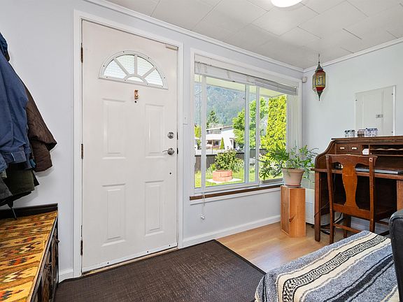 2nd image of 435 Hemlock Ave