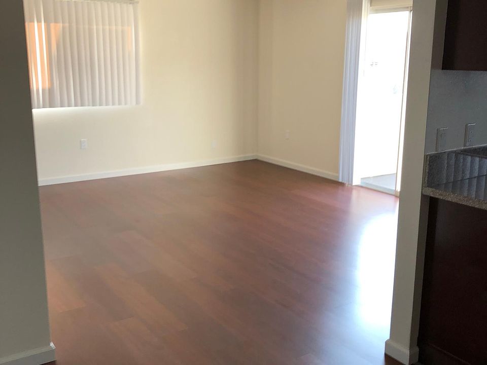 1st image of 1227 N Orange Dr APT 307