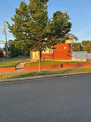 1000 Chaplin St SE photo 1