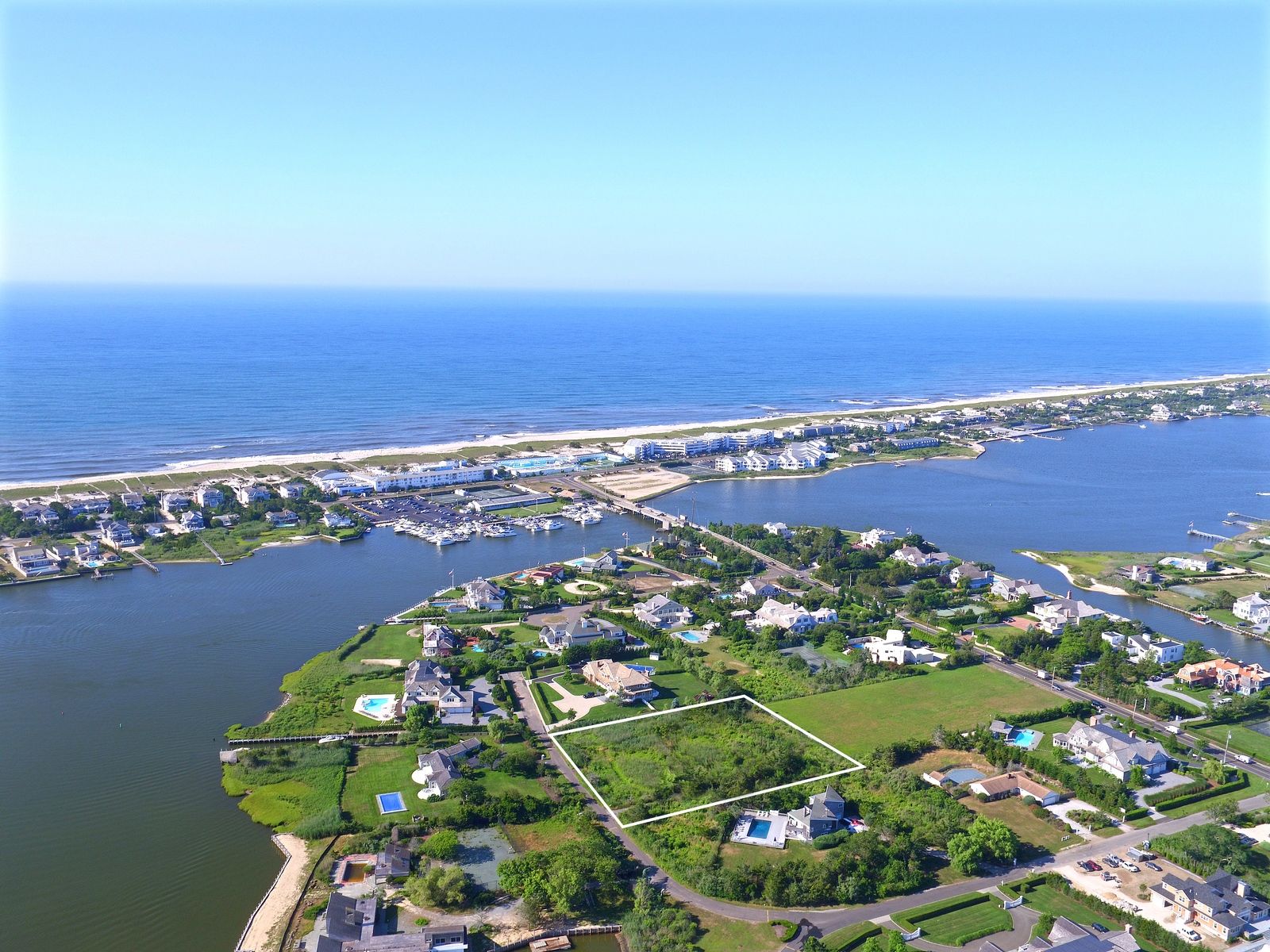 5 Hampton Close, Westhampton Beach, NY 11978 Out East