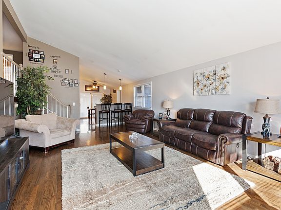 3rd image of 180 Trenton Ave