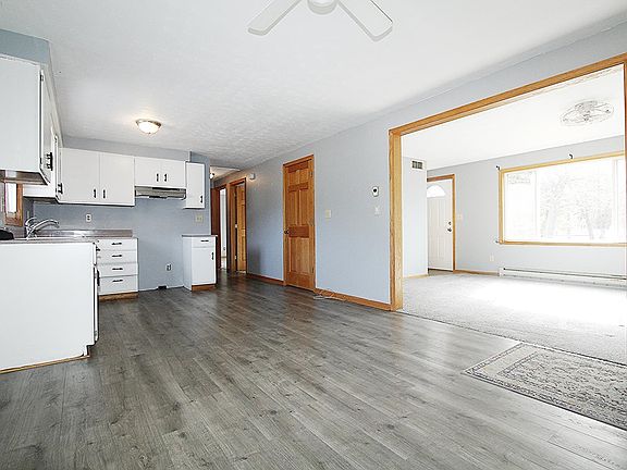 2nd image of 153 Carriage Rd