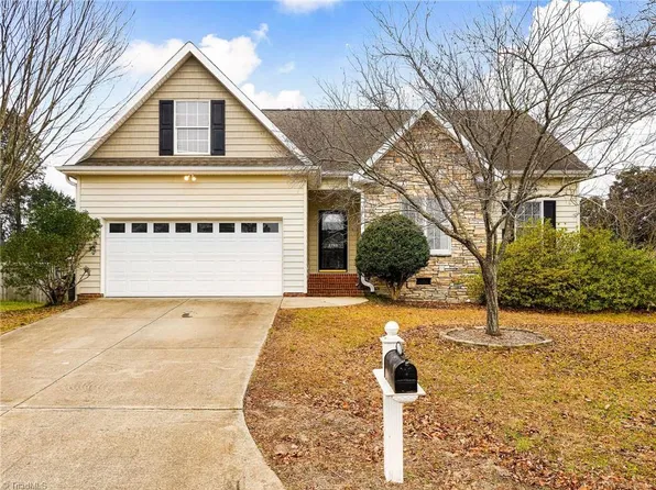 2700 Red Willow Ln, Winston Salem, NC 27127